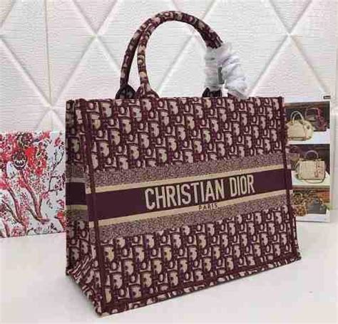 cartera christian dior precio original|farfetch christian dior.